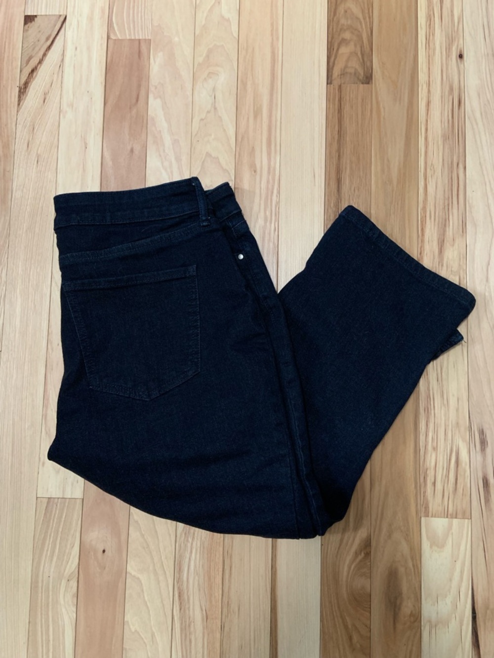 Lee Mid Rise Dark Denim Capris size 14